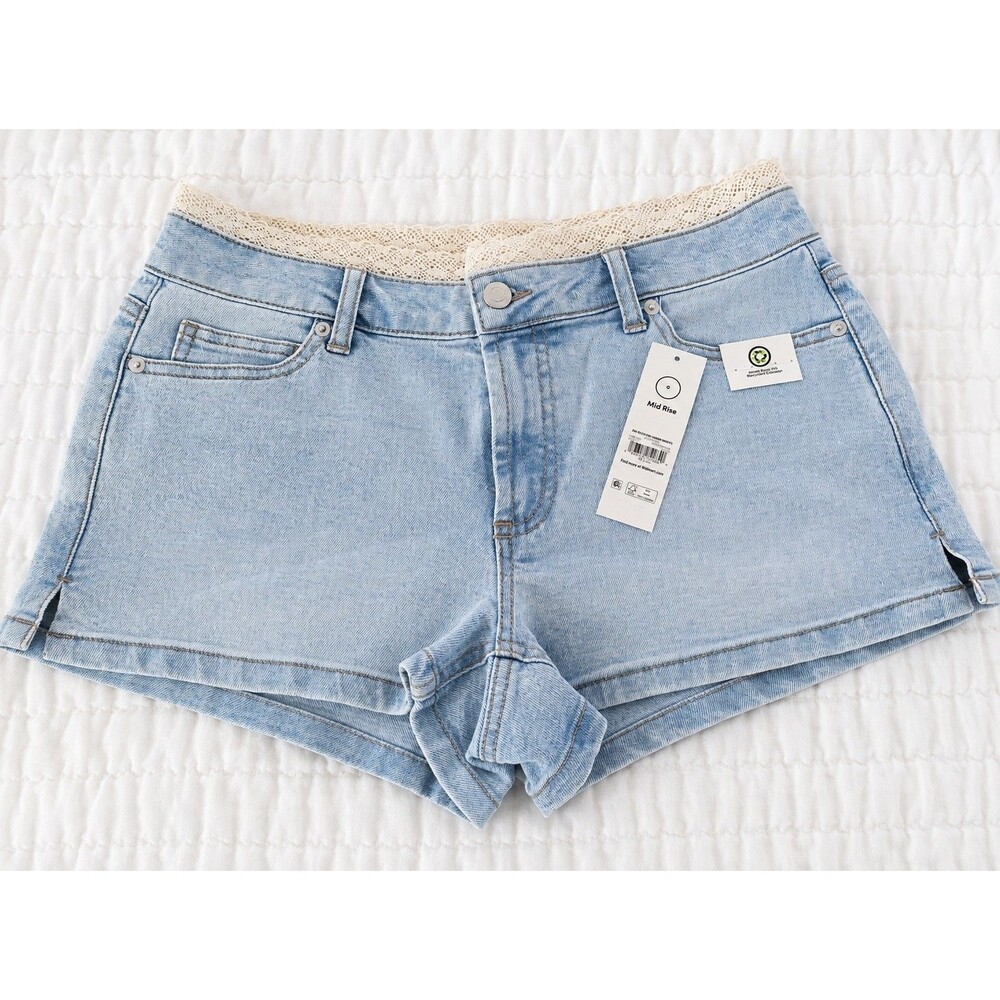No Boundaries Women’s Denim Shorts Mid Rise Light Wash Lace Waist NWT Sz 6